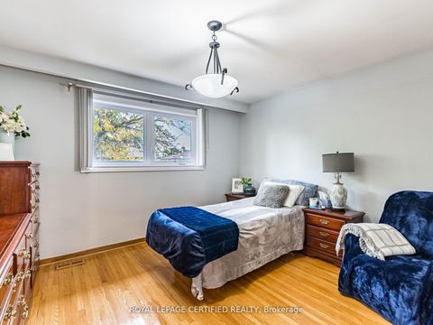 Photo 22 at 7497 Middleshire Drive, Malton, Mississauga