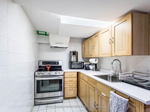 Photo 32 at 7497 Middleshire Drive, Malton, Mississauga