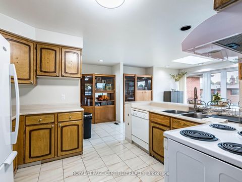 Photo 49 at 7497 Middleshire Drive, Malton, Mississauga