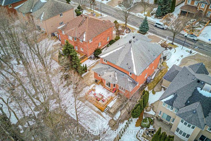 Photo 2 at 91 Reansbury Crescent, Cachet, Markham