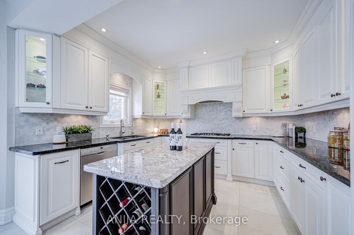 Photo 18 at 91 Reansbury Crescent, Cachet, Markham