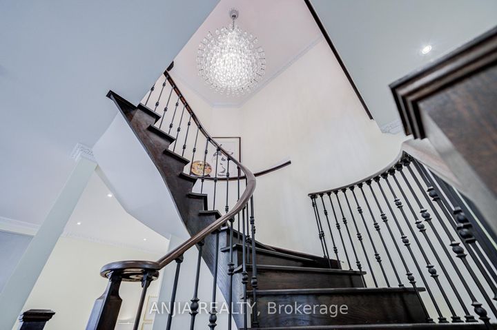 Photo 19 at 91 Reansbury Crescent, Cachet, Markham