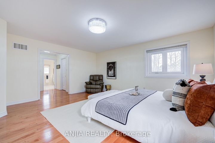 Photo 23 at 91 Reansbury Crescent, Cachet, Markham