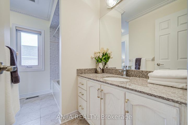 Photo 27 at 91 Reansbury Crescent, Cachet, Markham