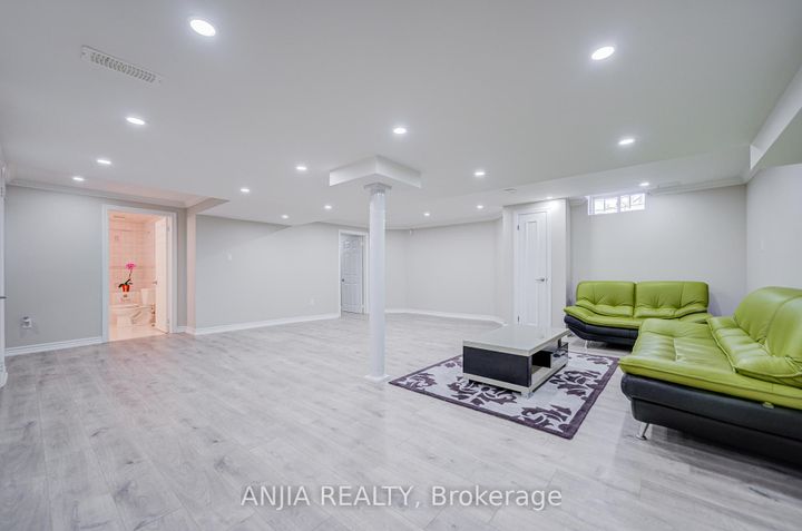 Photo 37 at 91 Reansbury Crescent, Cachet, Markham