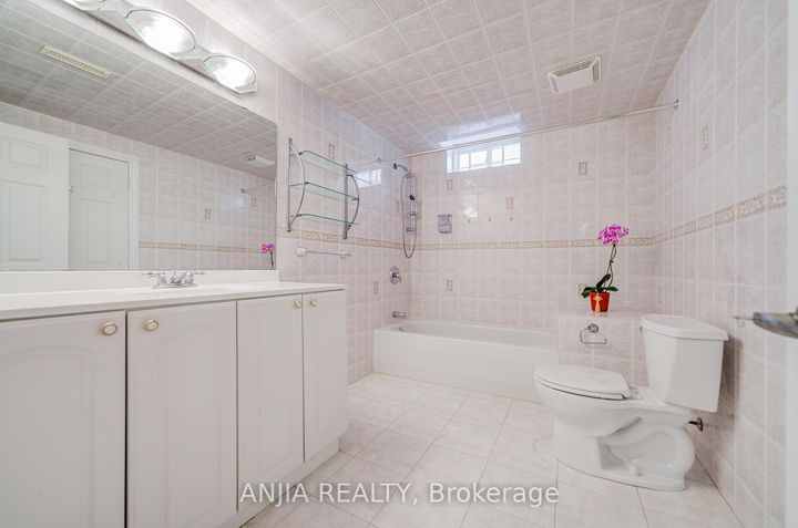 Photo 38 at 91 Reansbury Crescent, Cachet, Markham