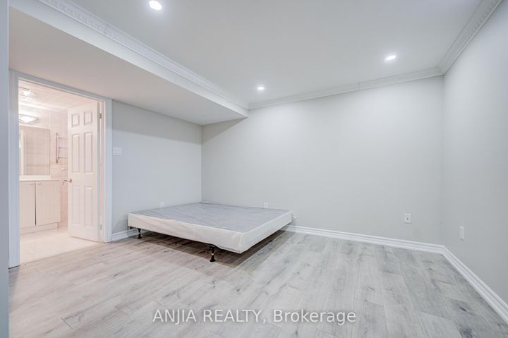 Photo 39 at 91 Reansbury Crescent, Cachet, Markham