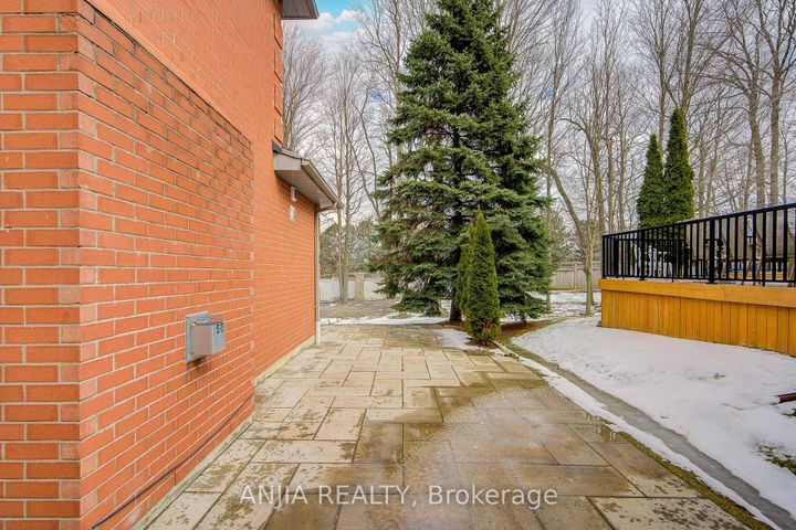 Photo 44 at 91 Reansbury Crescent, Cachet, Markham