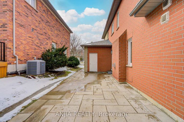 Photo 45 at 91 Reansbury Crescent, Cachet, Markham