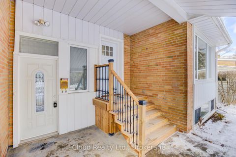 Photo 2 at 73 Berkinshaw Crescent, Don Mills, Toronto