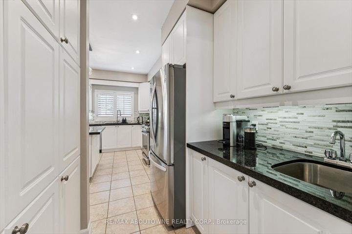 Photo 16 at 256 Lexington Road, RO River Oaks, Oakville