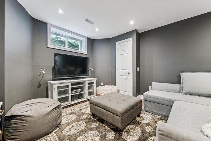 Photo 39 at 256 Lexington Road, RO River Oaks, Oakville