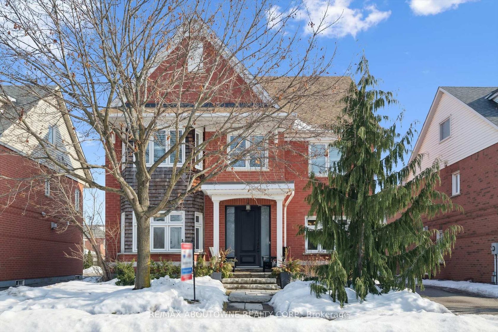 256 Lexington Road, RO River Oaks, Oakville by Loree Meneguzzi Real Estate 256 Lexington Road, RO River Oaks, Oakville