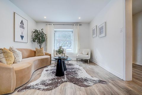 Photo 2 at 715 Irwin Crescent, Leslie Valley, Newmarket