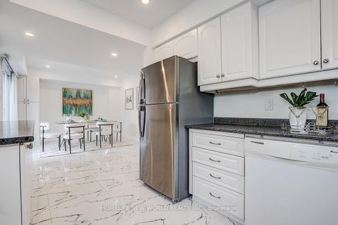 Photo 7 at 715 Irwin Crescent, Leslie Valley, Newmarket