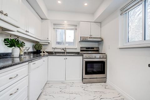 Photo 8 at 715 Irwin Crescent, Leslie Valley, Newmarket