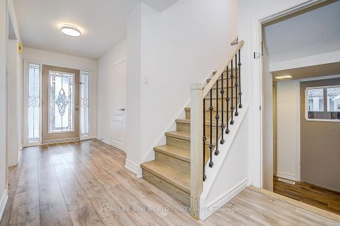 Photo 11 at 715 Irwin Crescent, Leslie Valley, Newmarket