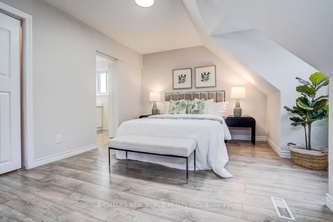 Photo 16 at 715 Irwin Crescent, Leslie Valley, Newmarket