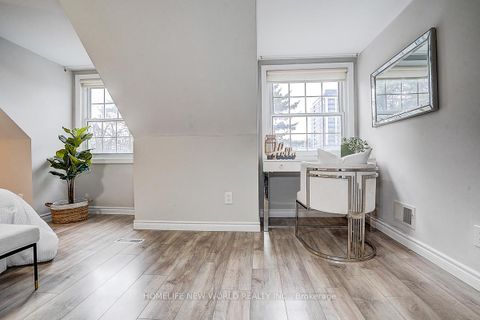 Photo 18 at 715 Irwin Crescent, Leslie Valley, Newmarket