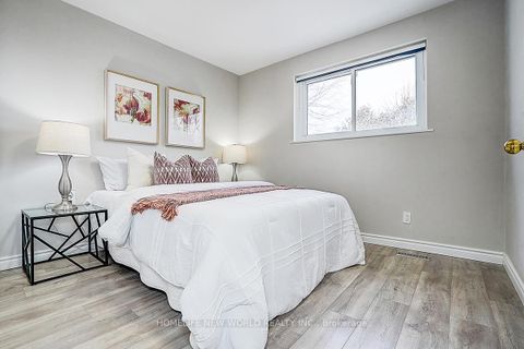 Photo 21 at 715 Irwin Crescent, Leslie Valley, Newmarket