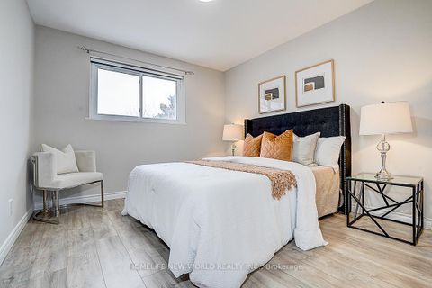 Photo 22 at 715 Irwin Crescent, Leslie Valley, Newmarket