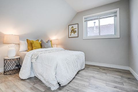 Photo 24 at 715 Irwin Crescent, Leslie Valley, Newmarket