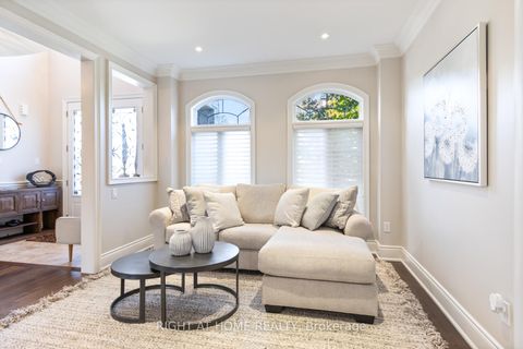 Photo 12 at 126 Vines Place, Bayview Southeast, Aurora