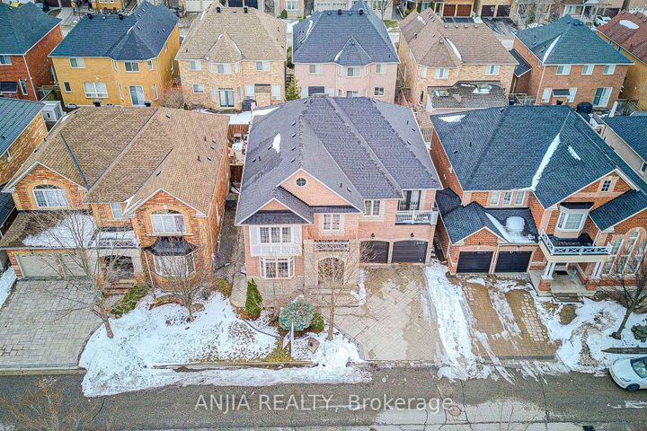 Photo 2 at 10 Golden Meadow Drive, Wismer, Markham
