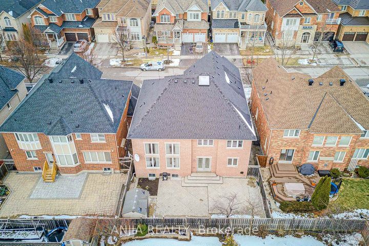 Photo 3 at 10 Golden Meadow Drive, Wismer, Markham