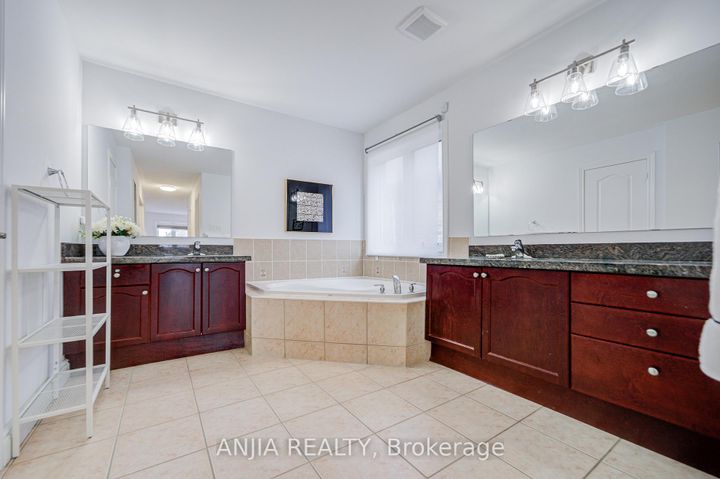 Photo 32 at 10 Golden Meadow Drive, Wismer, Markham