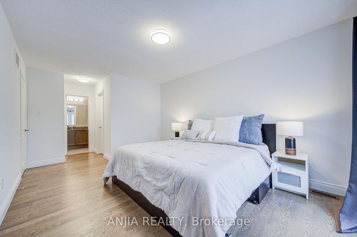 Photo 37 at 10 Golden Meadow Drive, Wismer, Markham