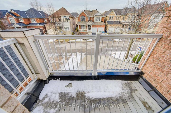Photo 39 at 10 Golden Meadow Drive, Wismer, Markham