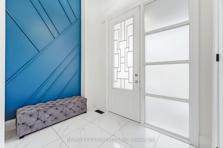 Photo 3 at 37 Midmorning Road, Northwest Brampton, Brampton