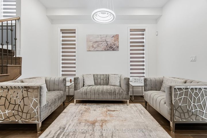 Photo 5 at 37 Midmorning Road, Northwest Brampton, Brampton