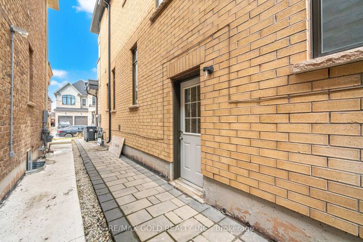 Photo 36 at 37 Midmorning Road, Northwest Brampton, Brampton