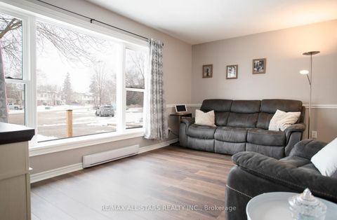 Photo 2 at 158 Blossom Court, Port Perry, Scugog