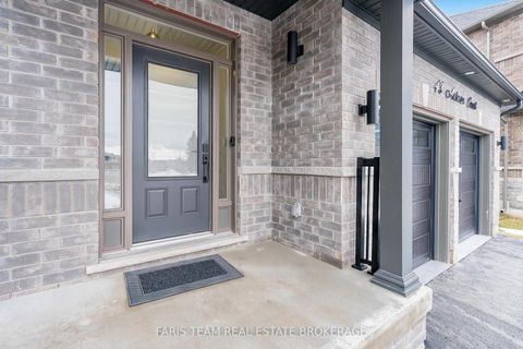 Photo 4 at 43 Auburn Court, Ardagh, Barrie