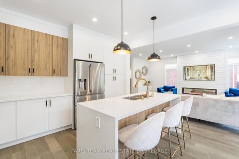 Photo 10 at 43 Auburn Court, Ardagh, Barrie