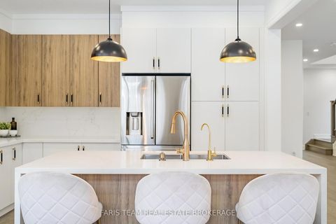 Photo 11 at 43 Auburn Court, Ardagh, Barrie