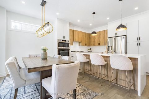 Photo 12 at 43 Auburn Court, Ardagh, Barrie