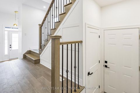 Photo 19 at 43 Auburn Court, Ardagh, Barrie