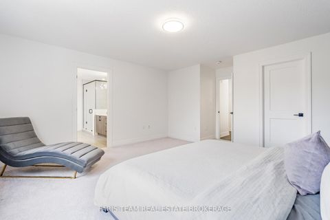 Photo 21 at 43 Auburn Court, Ardagh, Barrie