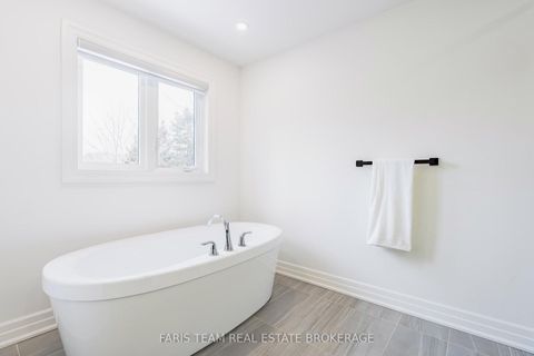 Photo 23 at 43 Auburn Court, Ardagh, Barrie