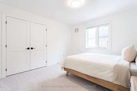 Photo 25 at 43 Auburn Court, Ardagh, Barrie