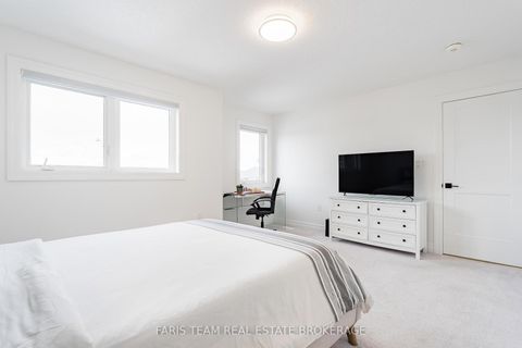 Photo 27 at 43 Auburn Court, Ardagh, Barrie