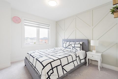 Photo 28 at 43 Auburn Court, Ardagh, Barrie