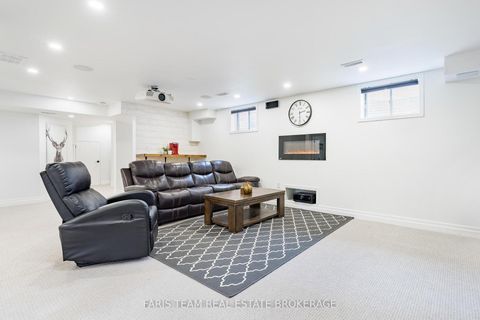 Photo 32 at 43 Auburn Court, Ardagh, Barrie