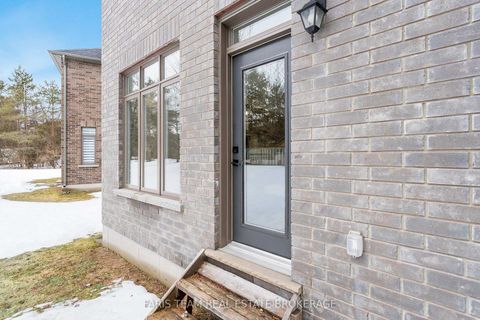 Photo 36 at 43 Auburn Court, Ardagh, Barrie