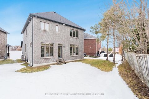 Photo 38 at 43 Auburn Court, Ardagh, Barrie