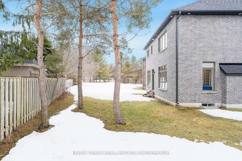 Photo 39 at 43 Auburn Court, Ardagh, Barrie